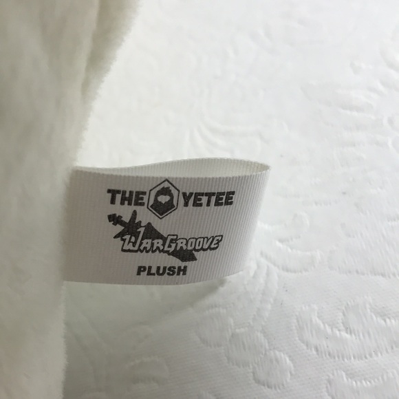 The Yetee Wargroove Caesar Dog Plush Toy Cream Color with Costume - Picture 8 of 9